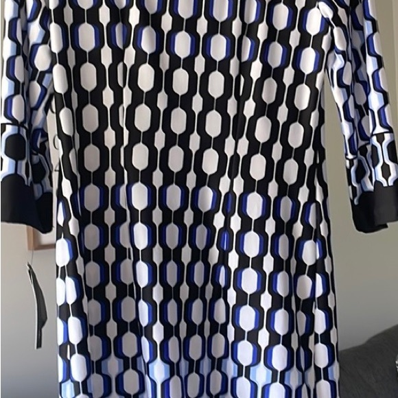 Women’s Dress - Picture 3 of 4